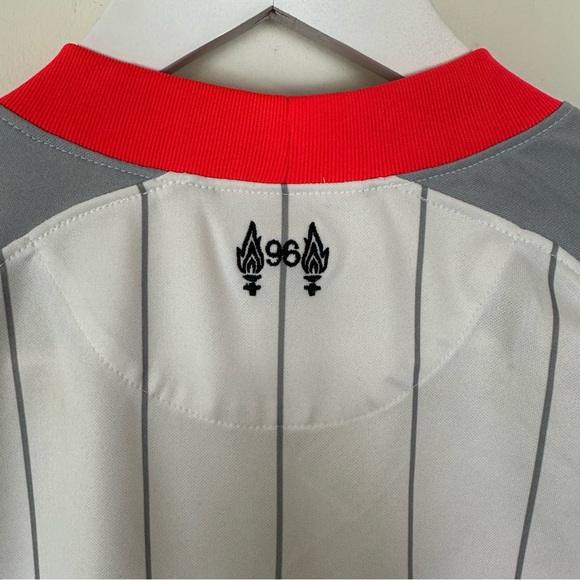 Nike 2021-22 Liverpool Air Max Club Collection - Picture 8 of 12